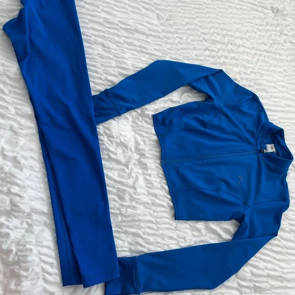 Oneractive Timeless Crop Jacket with high waisted leggings - Picture 7 of 10